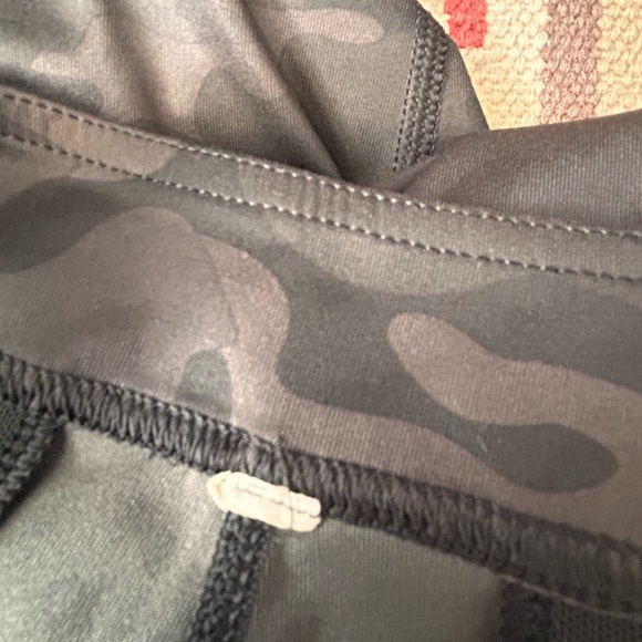 Lululemon Jet Crop Pant Savasana Camo Black Cuffed Pockets Drawstring, 8/Medium - Picture 4 of 9